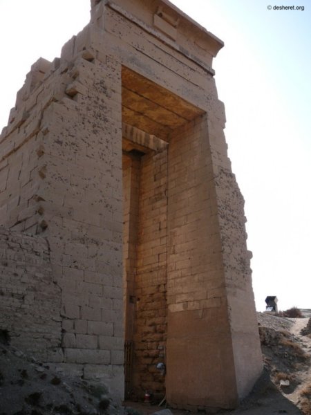 gatenectanebo01.jpg