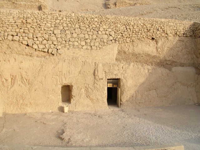 sennefer01.jpg
